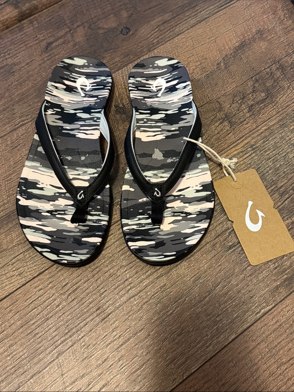 OLAKAI Women's Flip Flops - Black & Cream Camo Pattern